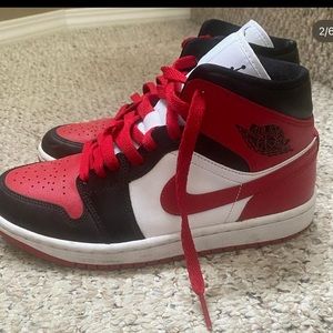 Jordan 1 mid